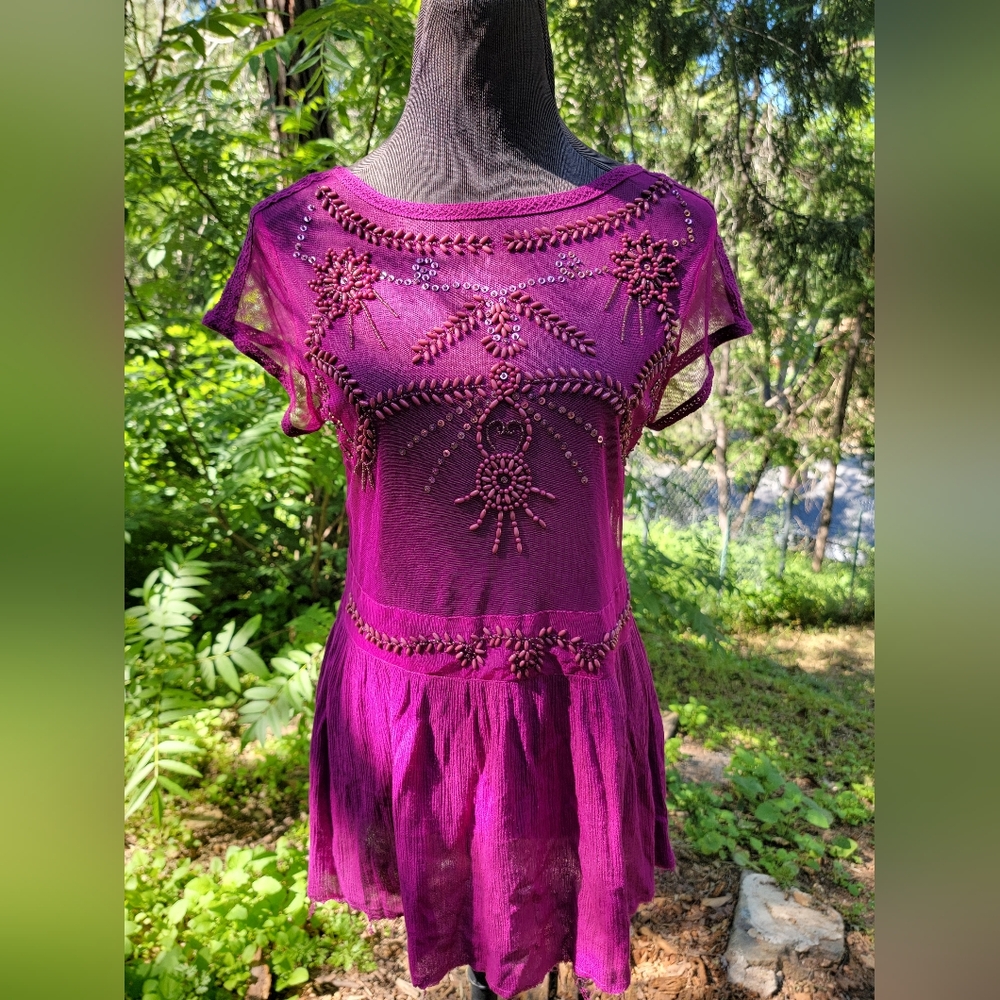 FREE PEOPLE SHEER DEEP MAGENTA BEADED TOP    size S/P